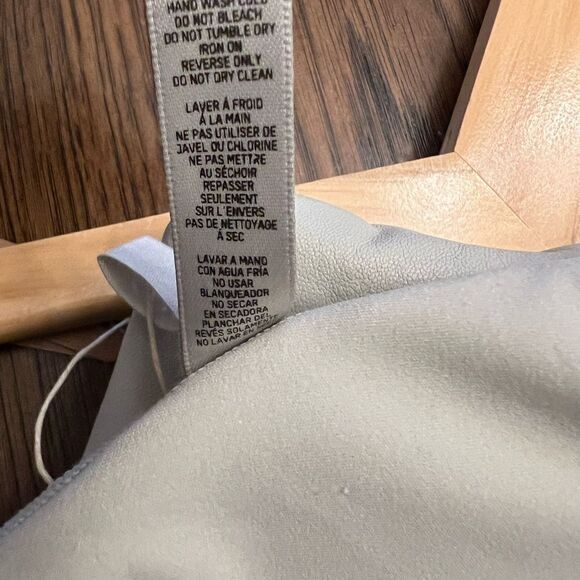 NWT Skims faux leather bralette in Shell. Size 4X - Picture 6 of 6